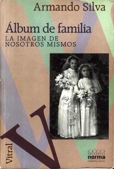 Álbum de familia: LA IMAGEN DE NOSOTROS MISMOS (VERSIÓN EN INGLES Y ESPAÑOL)